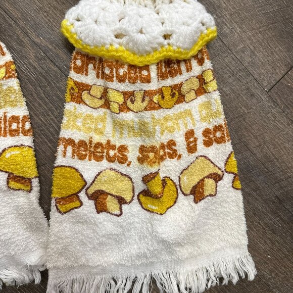 Vtg 70s White Yellow Mushroom Print Kitchen Towels Crochet Set of 2 Hippie - Picture 2 of 4